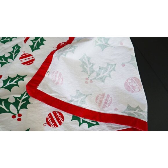 Vintage Christmas Tablecloth Table Cloth Rectangular Holly Leaves & Berries - Picture 3 of 4